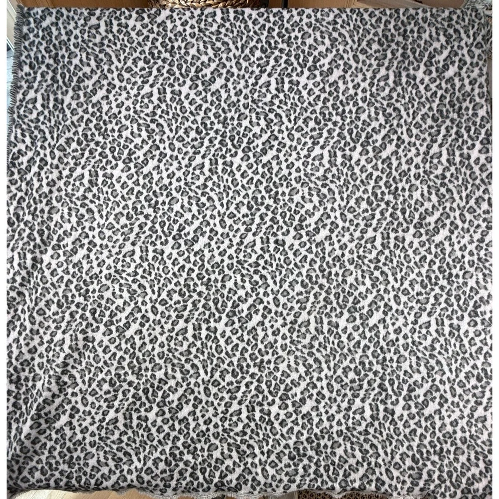Zara Womens Leopard Print Scarf Gray Black Oversized Wrap Shawl Fringe 51x27